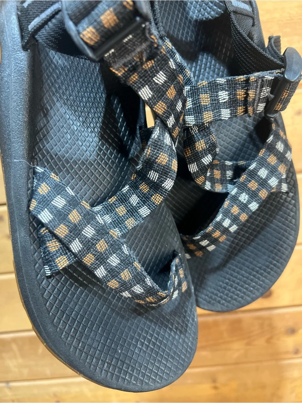 Chaco Z/Cloud Sandals Men’s 9 Black Cushioned Hiking Water Sandals